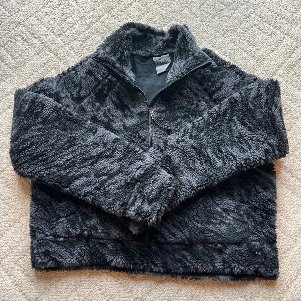Worn once! lululemon sherpa scuba M/L black/grey